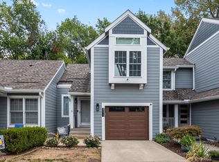 8073 Cobblestone Rd, Urbandale, IA 50322