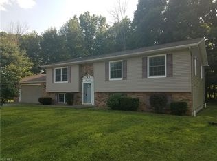 304 Old Oak Dr, Cortland, OH