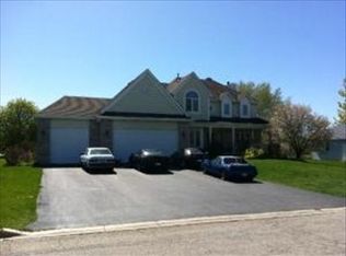 1010 Dakota Dr, Woodstock, IL 60098