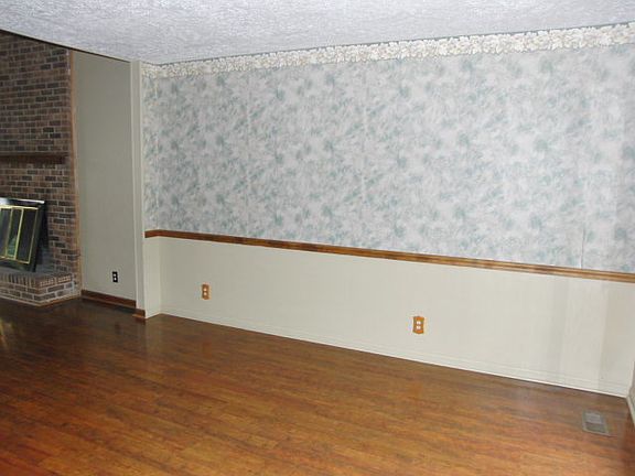 4th image of 2379 Falcon Hill Dr