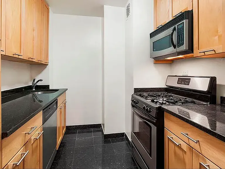 145 4th Ave #5D — Photo 3