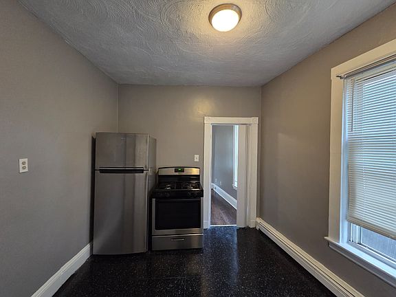 3rd image of 59 Cushing Ave APT 1