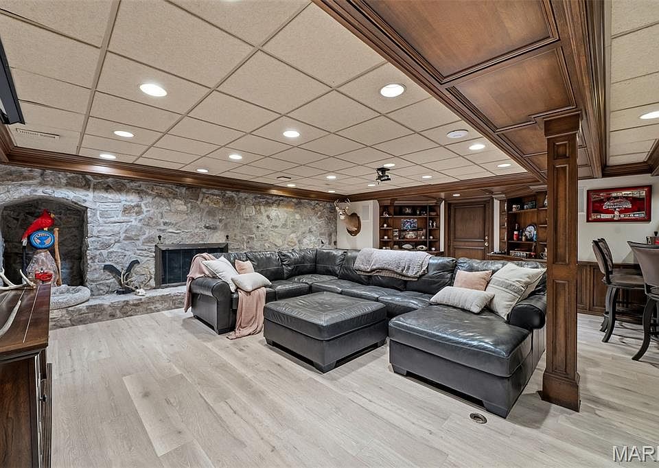 31st image of 10700 Starhill Dr