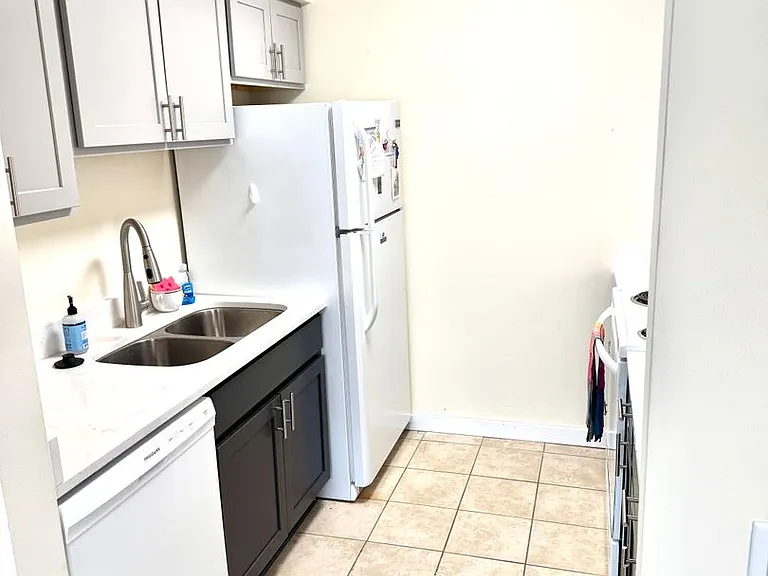 2525 University Ave — Photo 5