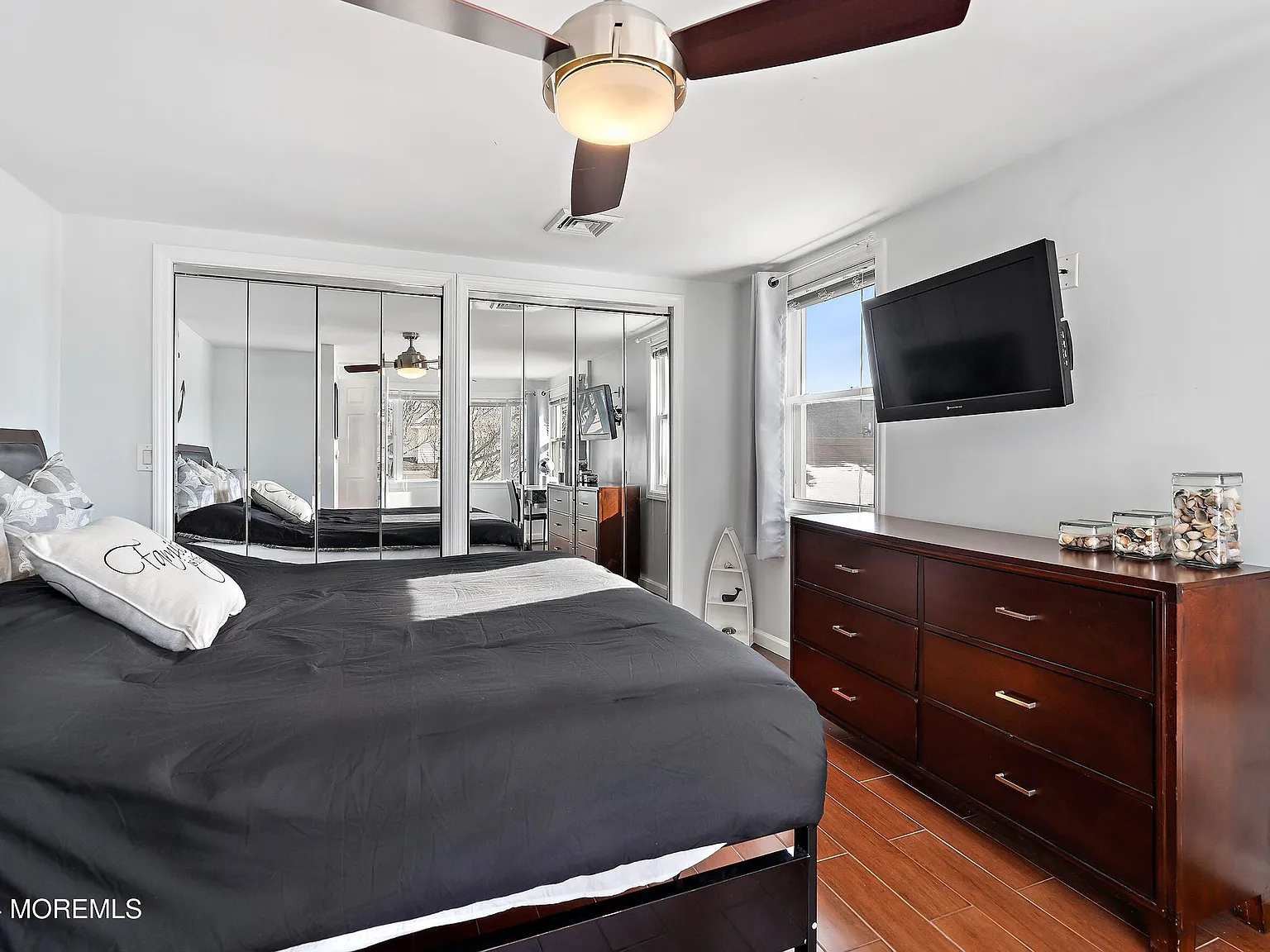 3 bed, 984 sqft, $2,600 — Photo 4