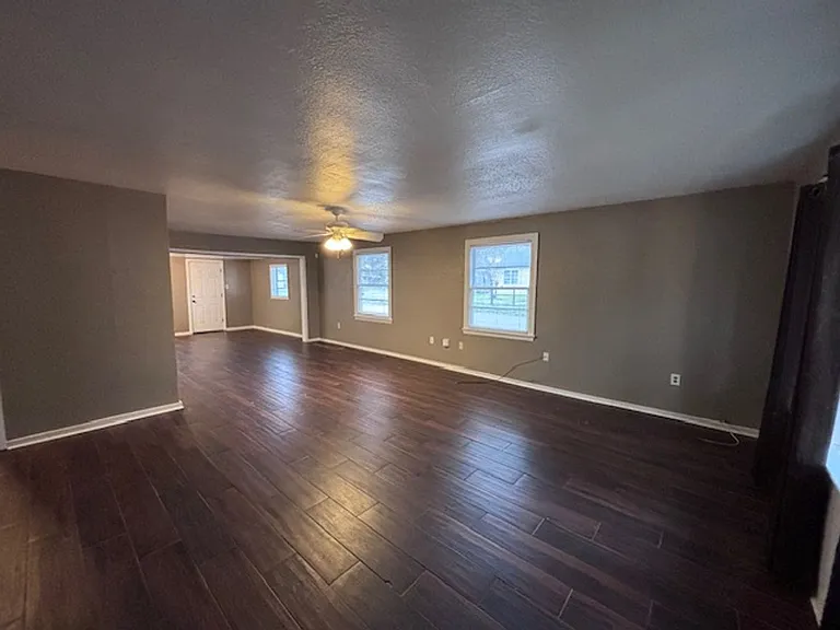 3906 S Barrow Dr — Photo 2