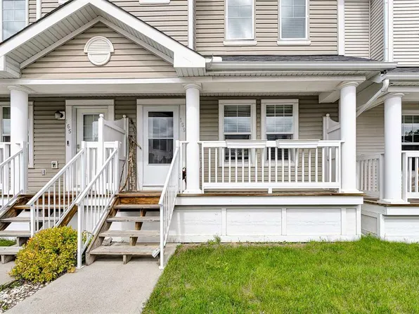 169 W Country Village Mnr NE, Calgary, AB T3K 0L6