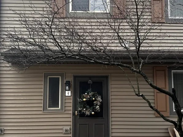 2S739 Winchester Cir E Unit 4, Warrenville, IL 60555