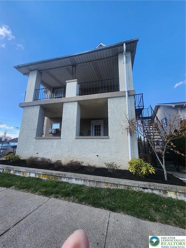 Building Photo - 401 E Goepp St #2