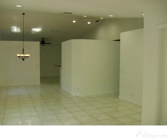 2nd image of 1555 Mira Vista Cir