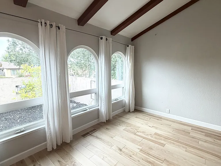 5427 Yerba Buena Rd — Photo 4