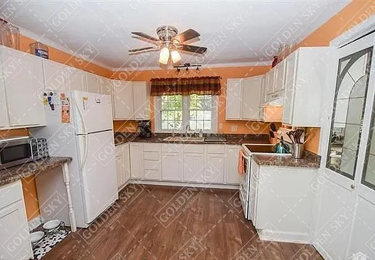 2605 N Maplewood Ave — Photo 5