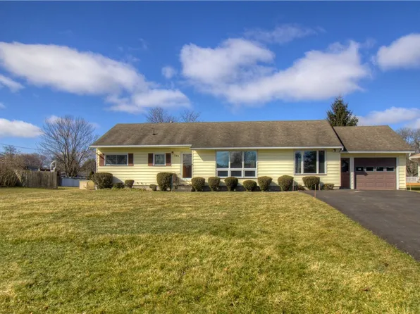 225 Lysander Dr, Rochester, NY 14623
