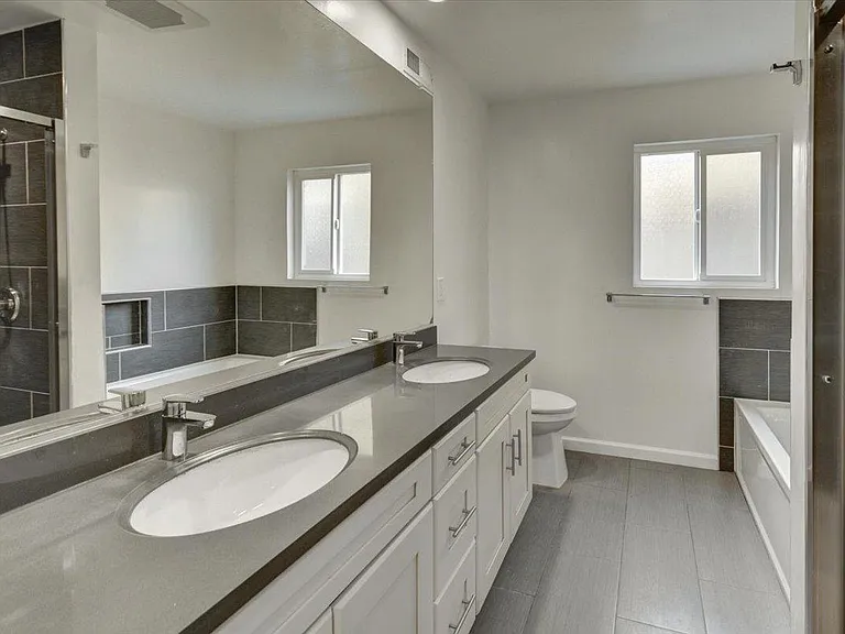 207 Valencia Dr — Photo 26