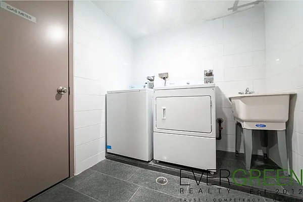 Rented by ERNY LLC | media 22