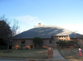 5600 Calumet Dr, Arlington, TX 76017