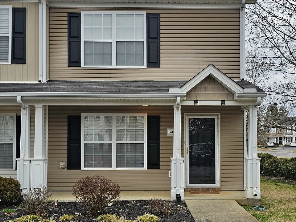 1402 Orange Ct