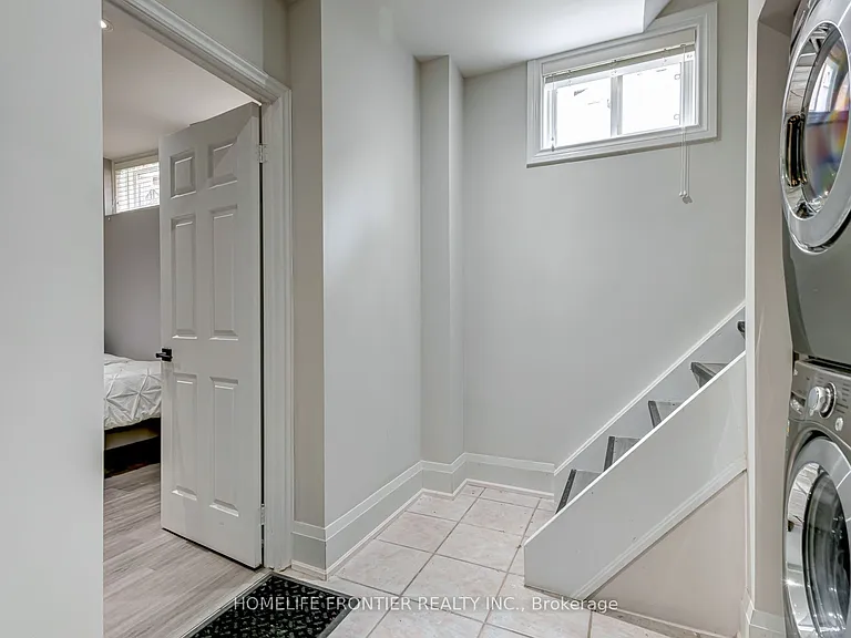 6 Dalmeny Rd #LOWER — Photo 6