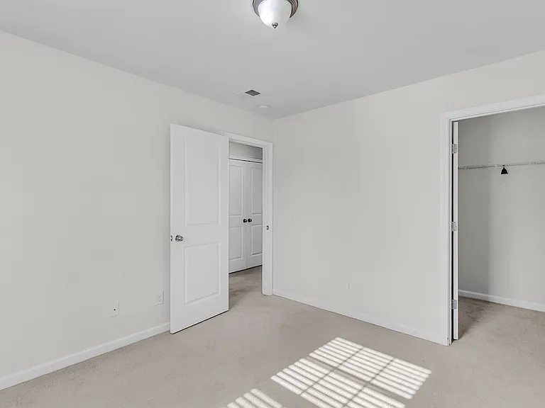 212 Longford Dr — Photo 29