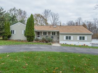 4 Beverly Dr, Towaco, NJ 07082