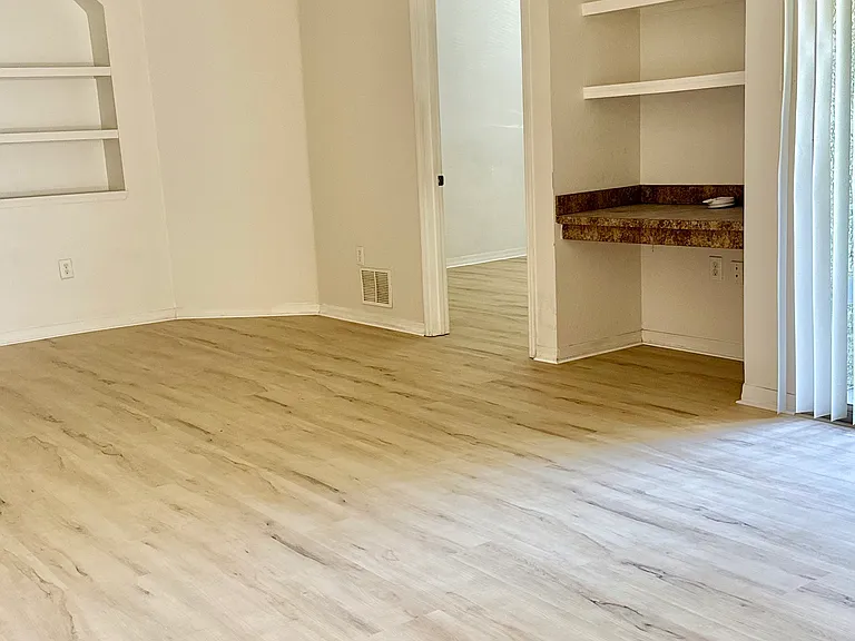 9918 Courtney Palms Blvd #101 — Photo 7