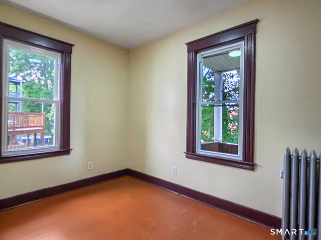 24 Mortson St — Photo 10