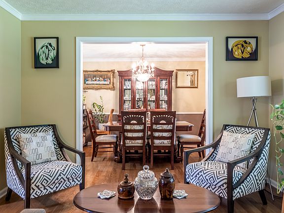 5th image of 335 Madeira Cir SW