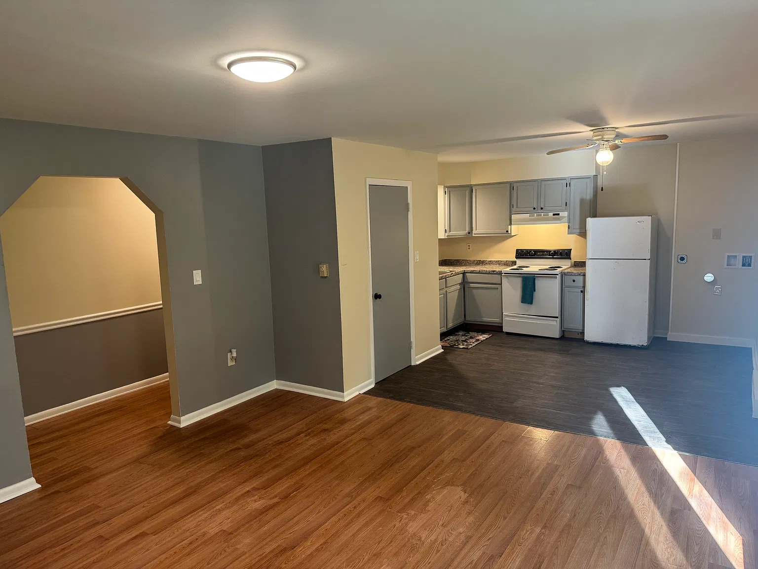 2 bed, $1,100 — Photo 2