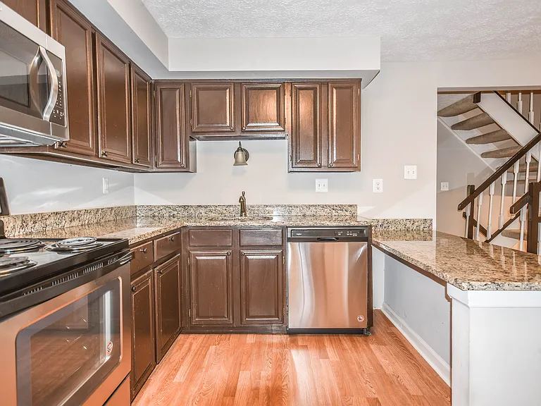 27 Cross Country Ct — Photo 12