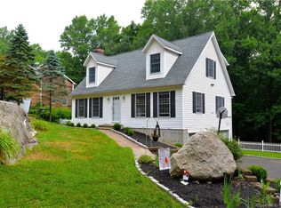 8 Great Quarter Rd, Sandy Hook, CT 06482