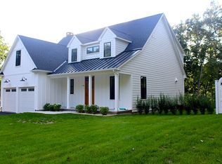 49 Trumbull Rd, Waterford, CT 06385