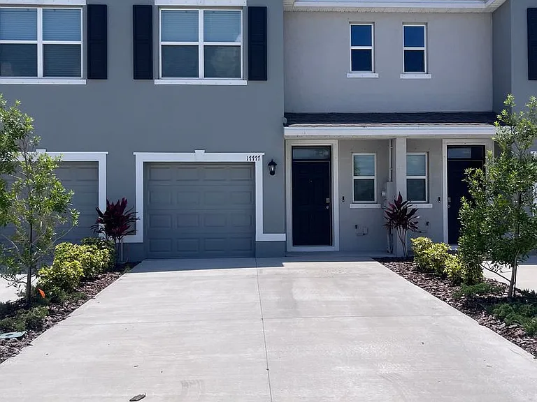 17777 Crescent Moon Loop — Photo 1