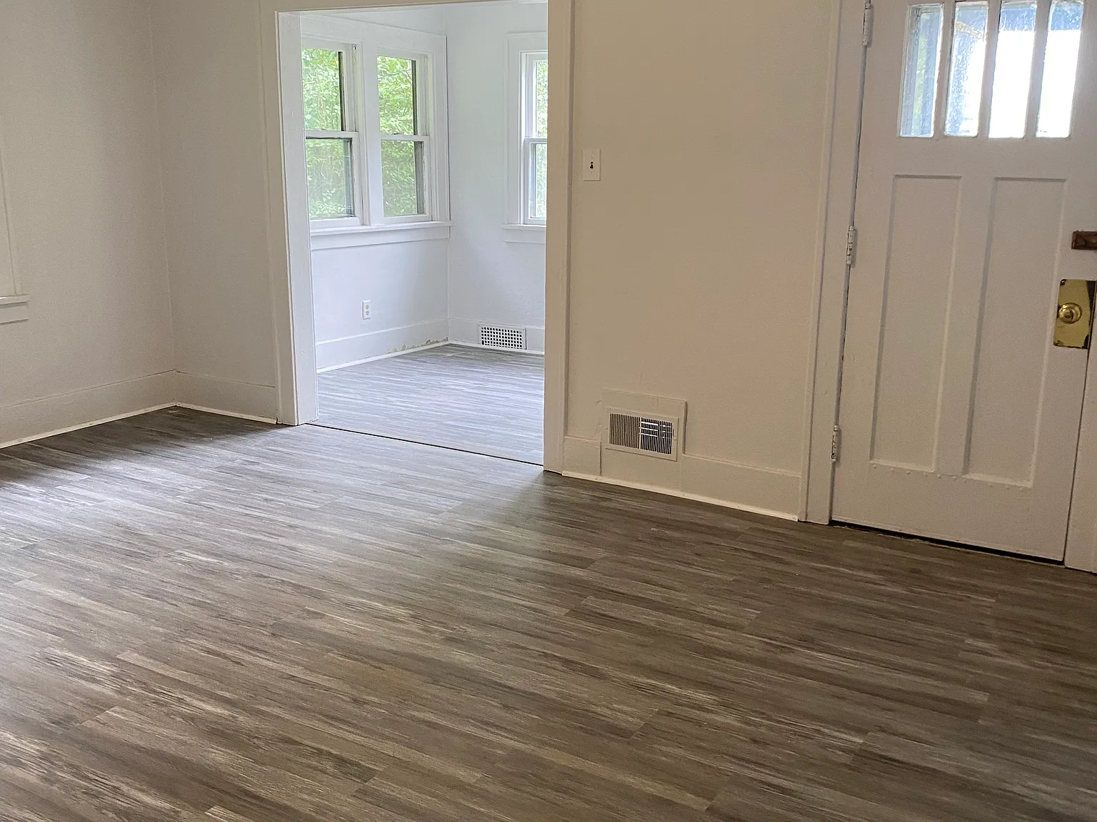 2 bed, 850 sqft, $1,100 — Photo 3