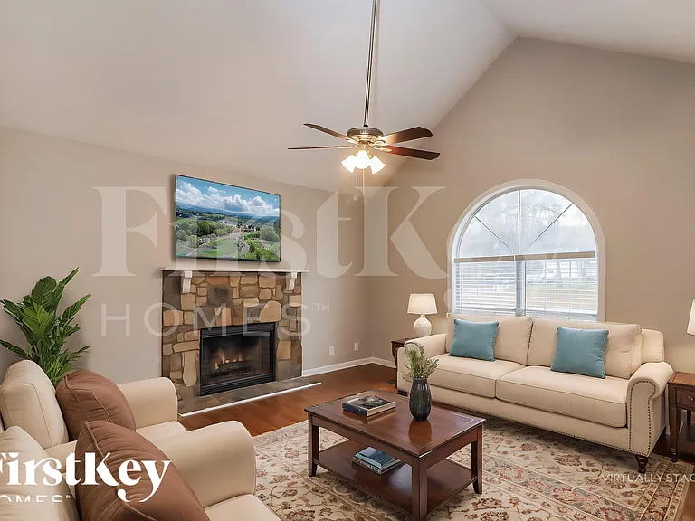 2570 Paul Thomas Dr — Photo 3