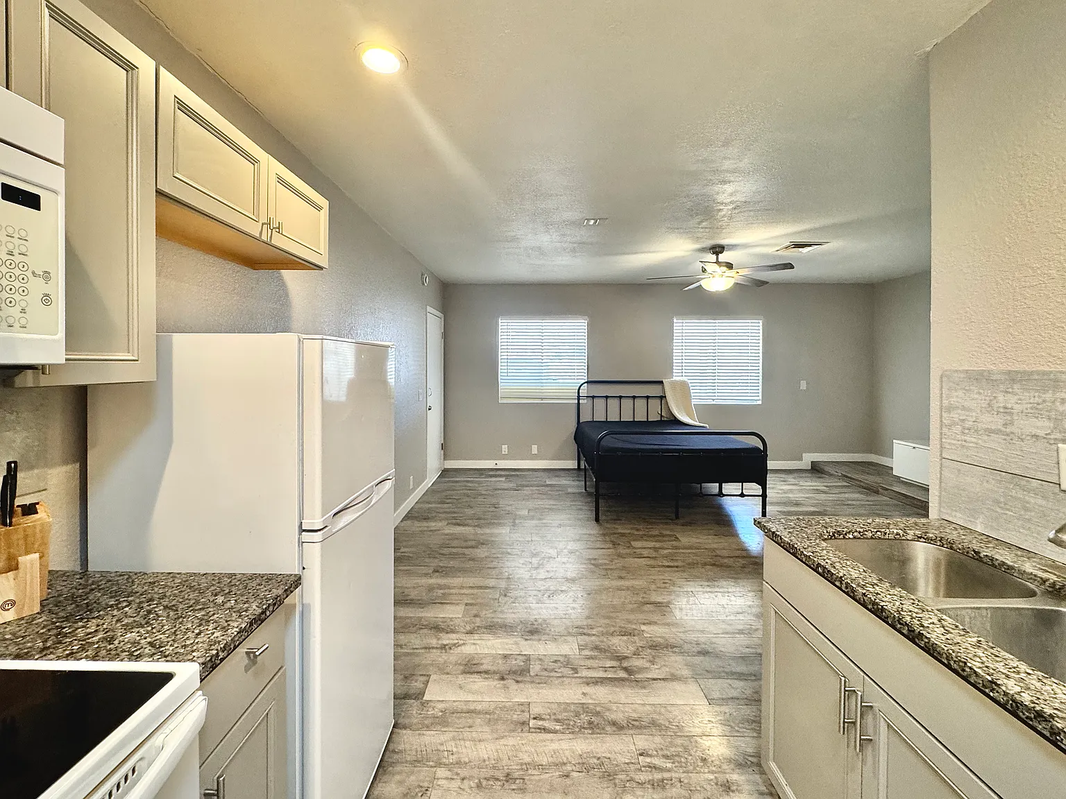 Studio, 440 sqft, $600 — Photo 1