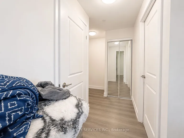 202 Burnhamthorpe Rd E #2108 — Photo 7