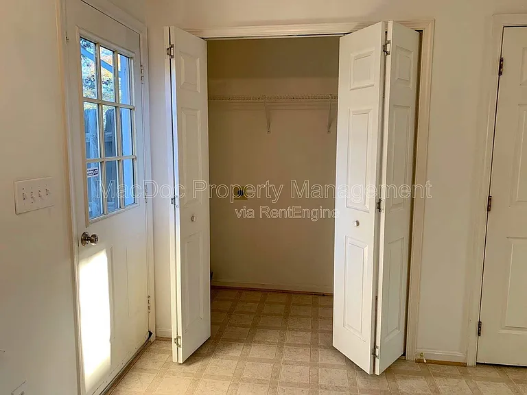 10506 Boxmeer Ct — Photo 9