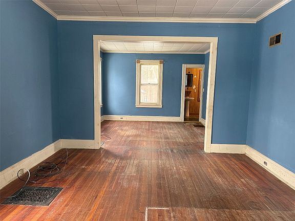 2nd image of 158 2nd St