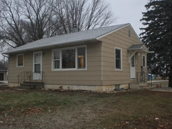 301 SE Oak St, Brownsdale, MN 55918