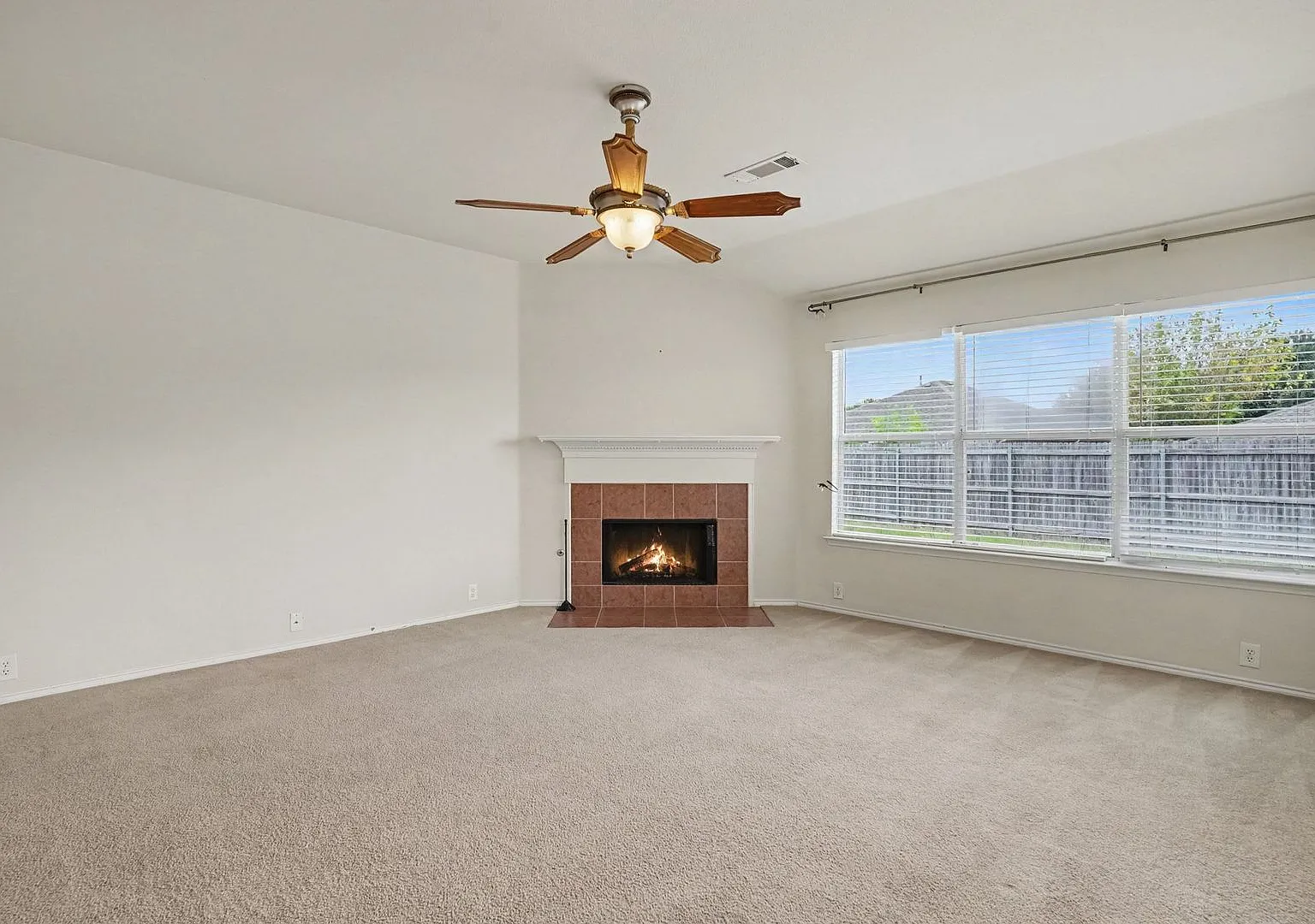 Beautiful 3-Bedroom Home with Dedicated Office, Open Floor Plan & Large Backyard — Photo 4