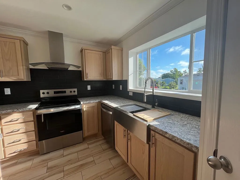 3 bed, 2.0 bath, 1356 sqft, $1,499 — Photo 2