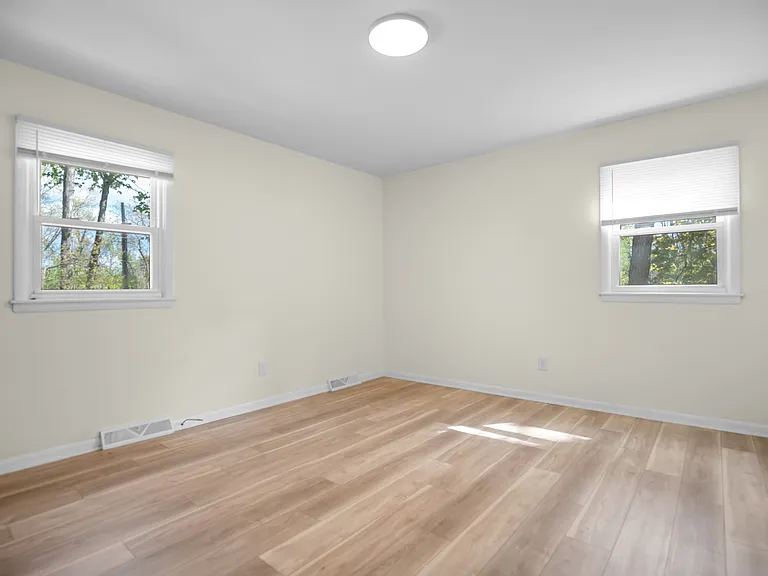 114 E Poplar Dr #B — Photo 15