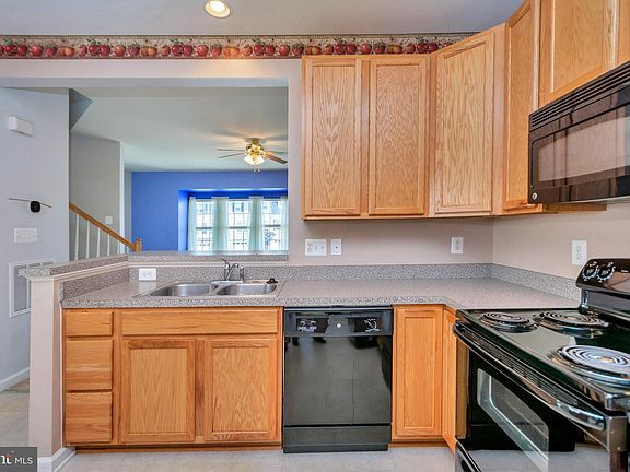 5th image of 231 Woodstream Blvd