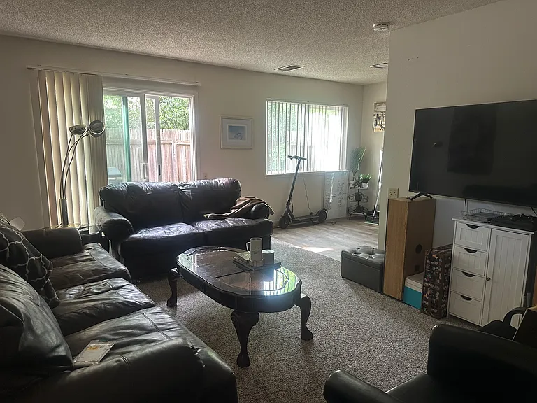 1341 Drake Dr #D — Photo 9