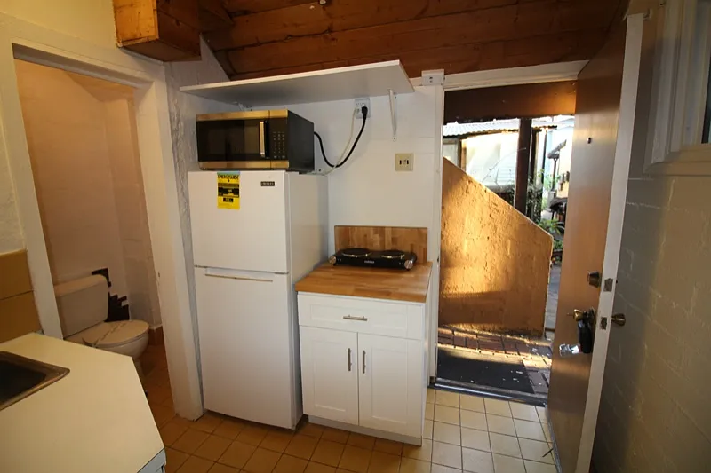 North PB Studio 3 Blocks to Ocean Great Location — Photo 4