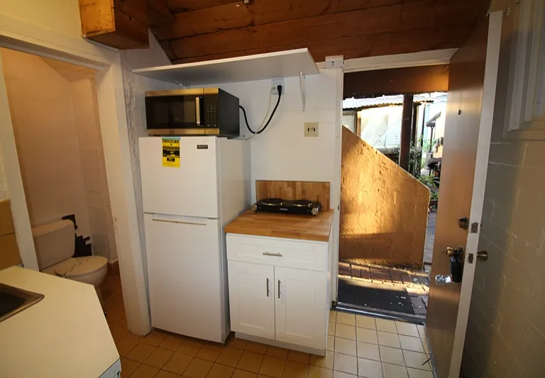 1008 Tourmaline St — Photo 4