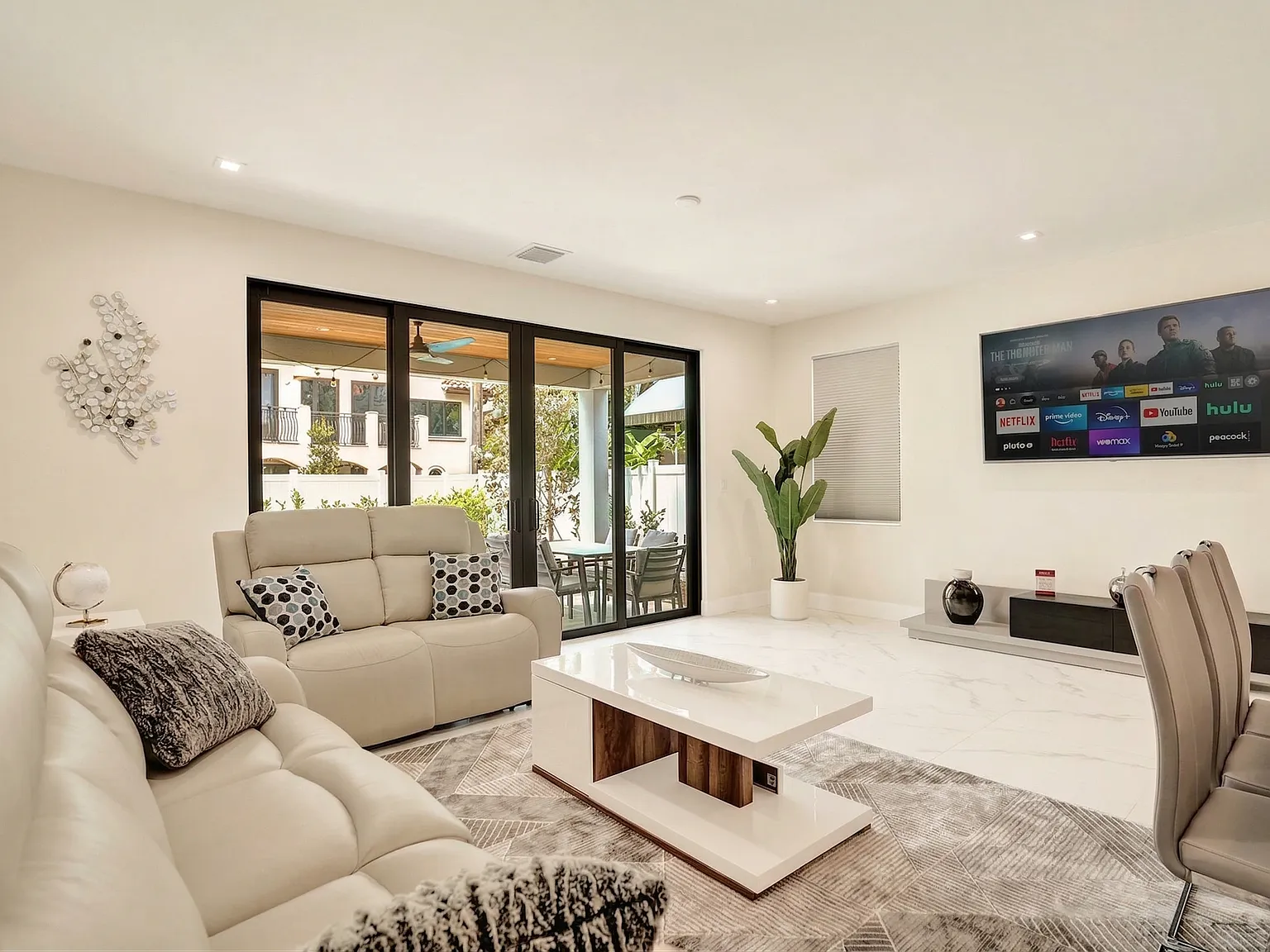 4 bed, 3.5 bath, 3100 sqft, $14,000 — Photo 4