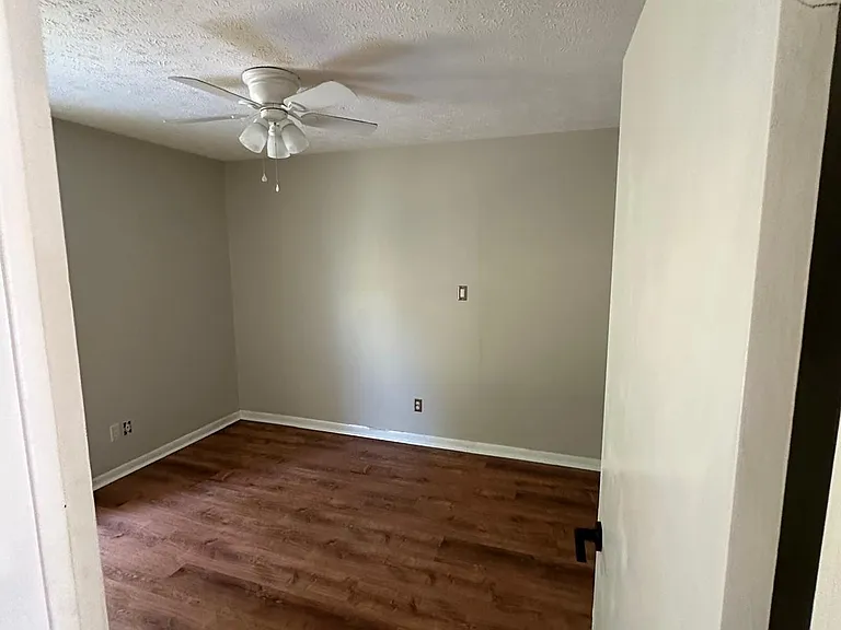 6338 Hawfield Dr — Photo 15