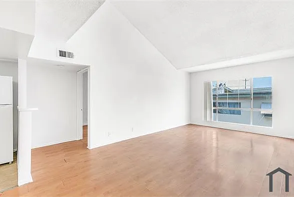 15603 Parthenia St #205 — Photo 4