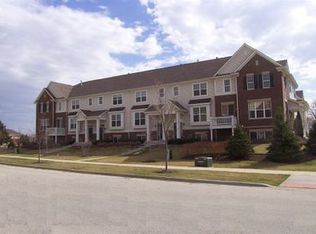 27 E Willow Rd, Wheeling, IL 60090